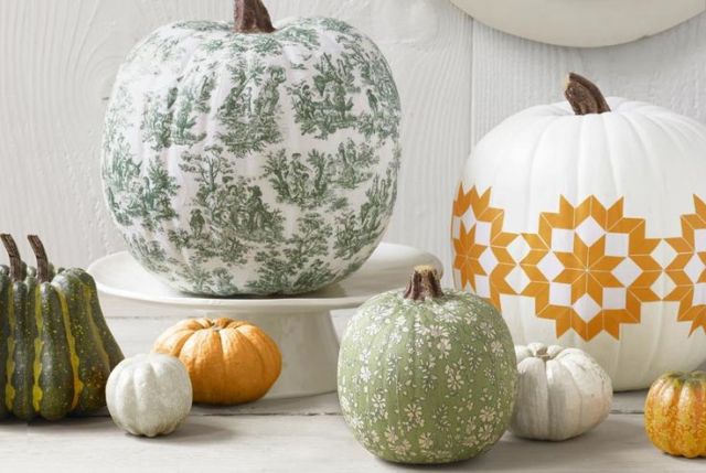 pumpkin centerpiece ideas - decoupaged pumpkins