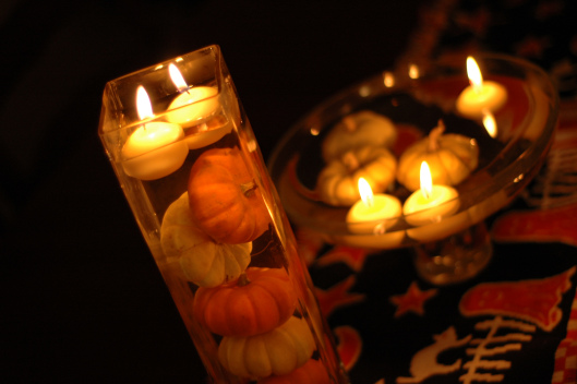 pumpkin centerpiece ideas - floating candles