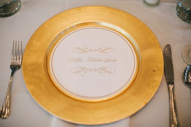 round charger place cards